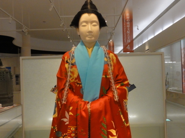 拝察 琉球王朝の装飾品 美しい黄金簪、黄金丸櫃、神女正装、神扇: 洋館・旅・美術館めぐり【現代研究ブログ】