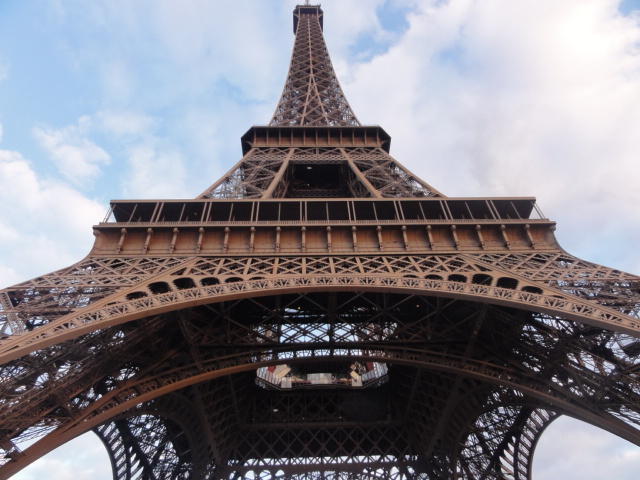 あなたはこのエッフェル塔よりでかいの？ エッフェル塔・東京タワー・東京スカイツリーによる2015年の